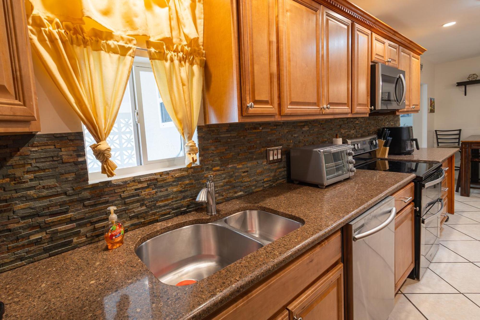 Comfy 3 Bedroom With Parking & Close To Everything Naples Exterior photo
